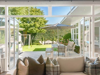 Prestigious Parnell Address - Private & Timeless