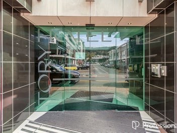 Inner City Apartment with Car park