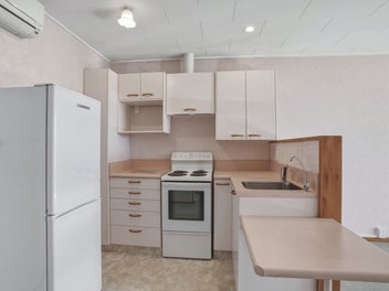 Affordable, sunny unit