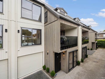 Freehold Luxury in the Heart of Royal Oak