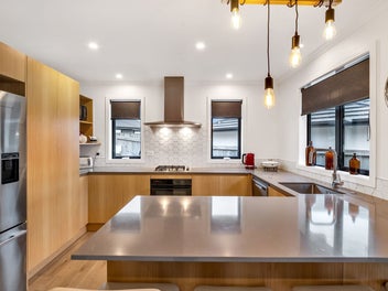 Modern Living - Vendor Motivation High