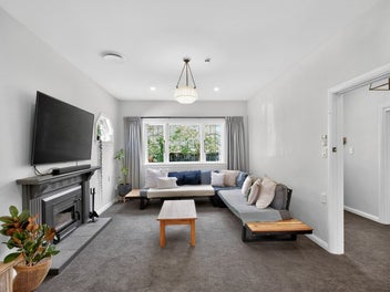 Charming & Cute Bungalow at 35 Wainui Road