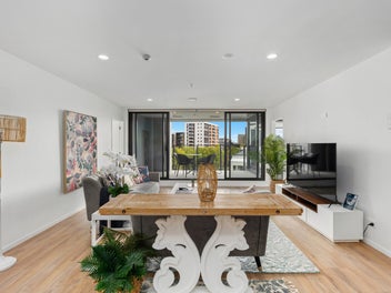 Royal Living in Queens Park