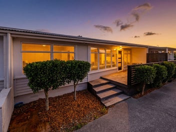 Tidy 2-Bedroom Unit in Super Handy Location!