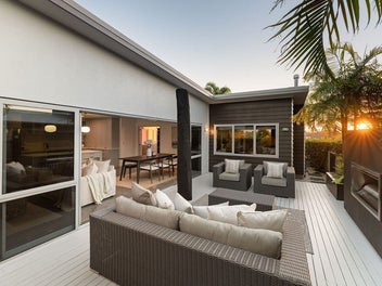 Contemporary Lakes Living