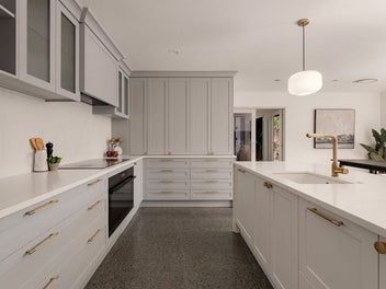 Contemporary Lakes Living