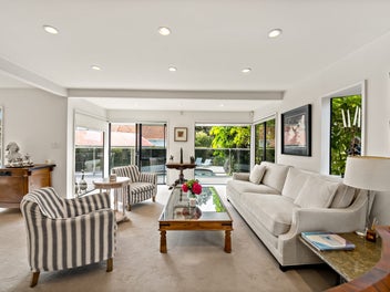 Sun, Sea & Effortless Living