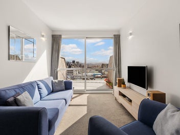 Sun-Soaked, Stylish & Super Central