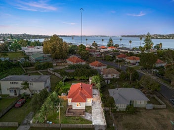 Young Families Dream/Developers Goldmine - 658m²