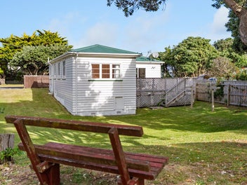 Right on the Beach - Renovate or Develop!