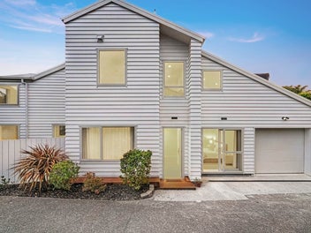 Fully Renovated Designer Living - Quiet Cul-de-Sac