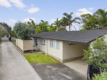 Garden, Parking & Great Location