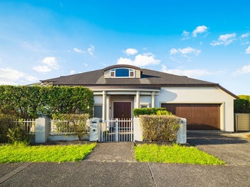 Unrivalled Coastal Luxury with Panoramic Sea Views