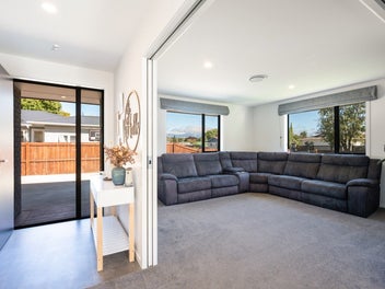 Best value-Modern build at secondhand price!