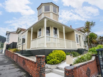 ICONIC CORNER CHARACTER HOME