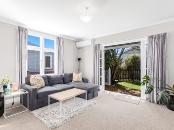 SUNNY CHARACTER HOME ON THE FLAT IN MIRAMAR