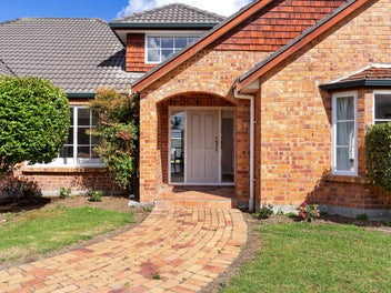 One Of A Kind Gem, Motivated Vendors Want It Sold