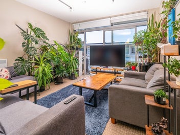 FLEXIBLE, FUTURE-PROOFED LIVING WITH VIEWS