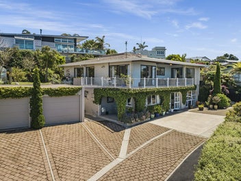 Multi-Generational Living At Its Best!
