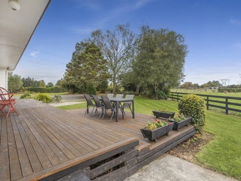 Vendors committed elsewhere - Must sell!