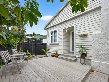 Timeless Charm, Handy location