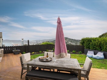 SUN, SPACE & VIEWS TO IMPRESS! | BEO $1,240,000