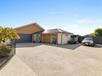 Must Be Sold, Vendors Have Bought!