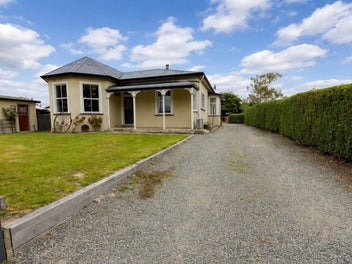 Timeless Fairlie cottage with space to grow