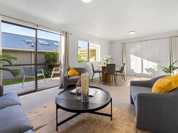 Super sunny hideaway - Brooklands edge