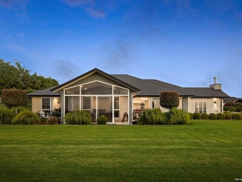 Prime Site – Views, Space & Garaging