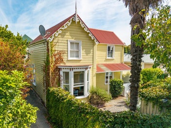 Triple Income in Central Nelson