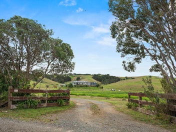 Beautifully refurbished home, cabin, and arena