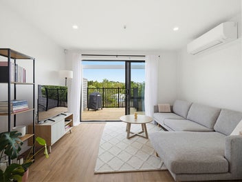 Easy-Care Living in a Prime Hillcrest Spot