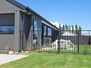 Home and Income in Shotover Country 3 + 2