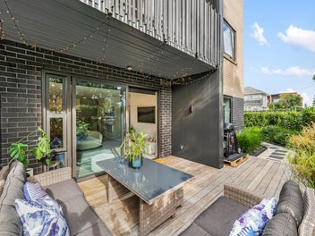 Corner Ground Floor Unit: Space, Sun, Modern