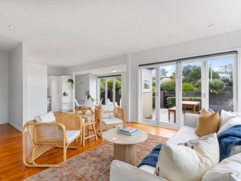 Prime Flat, Perfectly Plain