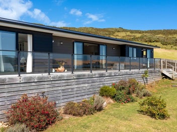 MODERN COASTAL LIVING WITH WATER VIEWS