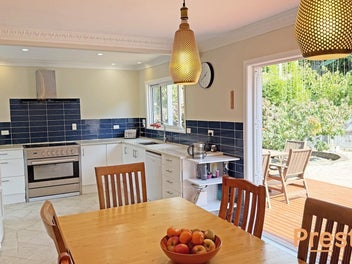 Welcome to 29 Holyoake Place!