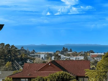 Spacious Family Home in Sought-After Browns Bay