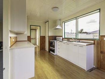 Vacant possession, close to school and shops