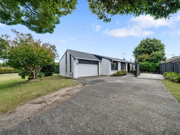 ENTERTAINER HOME - GREAT VALUE!