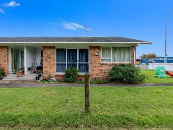 Two Units on 827sqm Mixed Housing Urban Land