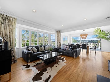 804sqm land, Versatile Living, Sea Views & Mac...