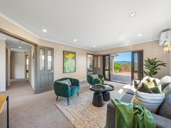 Sunny Single Level Living in Woodridge