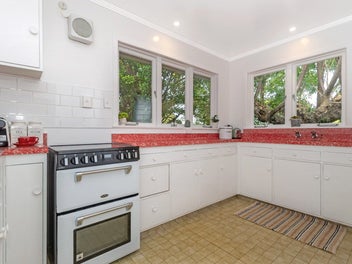 Gorgeous Grundy Gem!