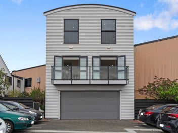 Sunshine, Space and Smart Living