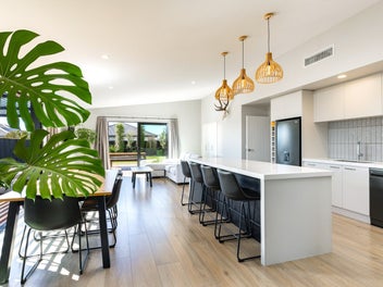 Builders own standout, clear motivation to sell