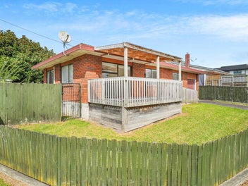 EASY LIVING IN CLASSIC BRICK & TILE