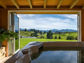 Where the Views Do the Talking