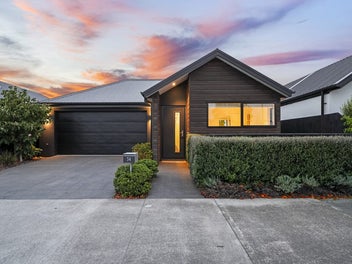 Stylish, Sun-Filled & Seriously Easy Living